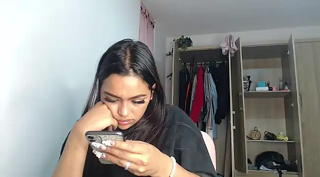 Snapshot of fairylatin222 chatting on 01.26.25 fairylatin222 online show from 01.26.25