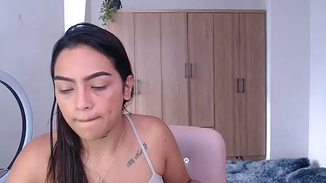 Snapshot of fairylatin222 chatting on 02.13.25 fairylatin222 online show from 02.13.25