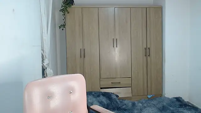 Snapshot of fairylatin222 chatting on 02.14.25 fairylatin222 online show from 02.14.25