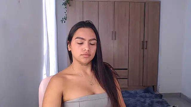 Snapshot of fairylatin222 chatting on 02.18.25 fairylatin222 online show from 02.18.25