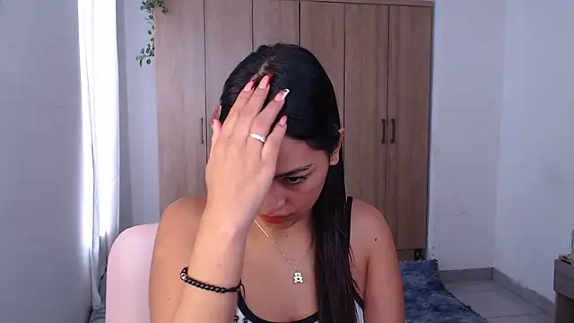 Snapshot of fairylatin222 chatting on 02.21.25 fairylatin222 online show from 02.21.25