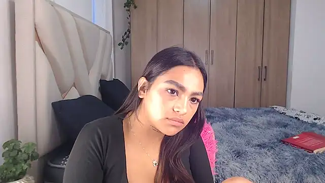 Snapshot of fairylatin222 chatting on 03.19.25 fairylatin222 online show from 03.19.25