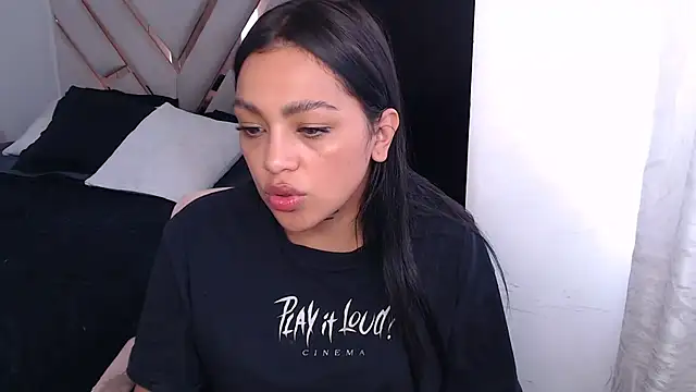 Snapshot of fairylatin222 chatting on 10.17.25 fairylatin222 online show from 10.17.25