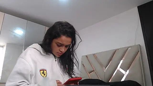 Snapshot of fairylatin222 chatting on 11.15.25 fairylatin222 online show from 11.15.25