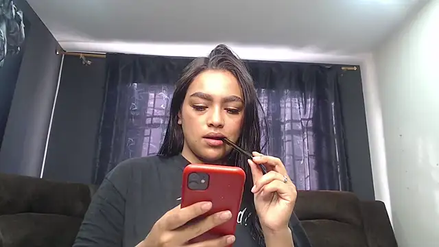 Snapshot of fairylatin222 chatting on 11.25.25 fairylatin222 online show from 11.25.25