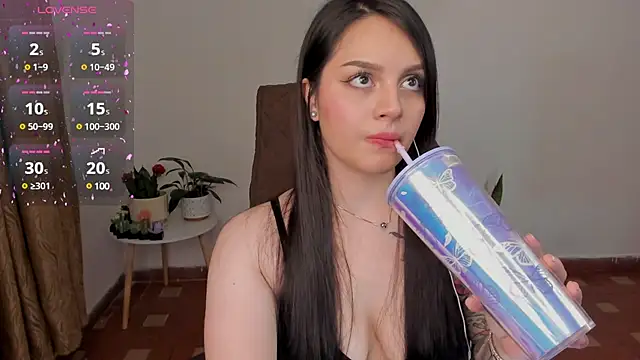 Snapshot of anaveleeez chatting on 12.25.24 anaveleeez online show from 12.25.24