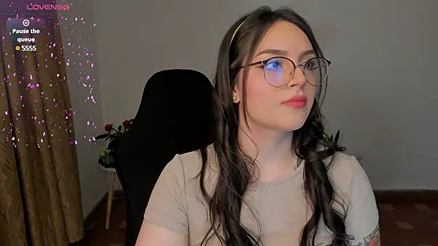 Snapshot of anaveleeez chatting on 01.04.25 anaveleeez online show from 01.04.25