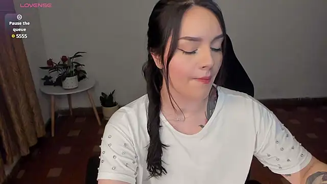 Snapshot of anaveleeez chatting on 03.20.25 anaveleeez online show from 03.20.25