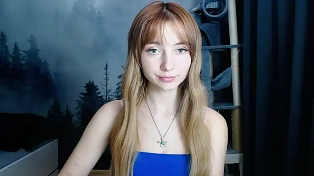 Snapshot of LuciaYoung chatting on 01.06.25 LuciaYoung online show from 01.06.25