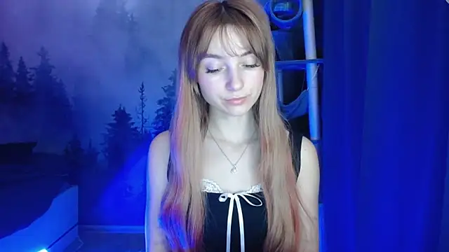 Snapshot of LuciaYoung chatting on 01.10.25 LuciaYoung online show from 01.10.25
