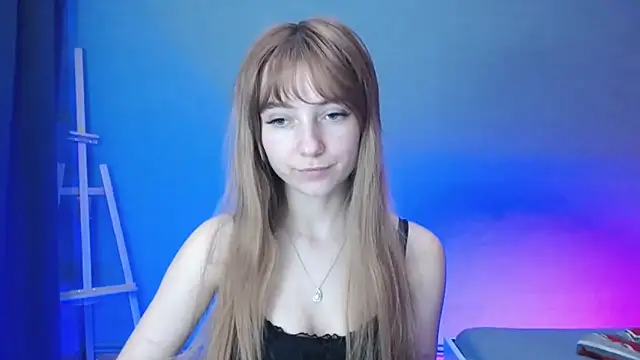 Snapshot of LuciaYoung chatting on 01.19.25 LuciaYoung online show from 01.19.25