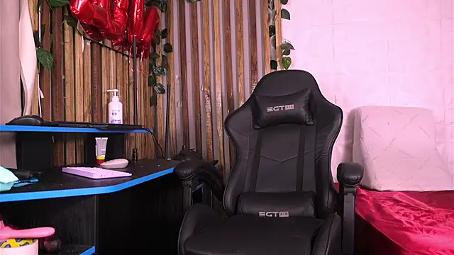 argiee taylorxs2 online show from 01.18.25