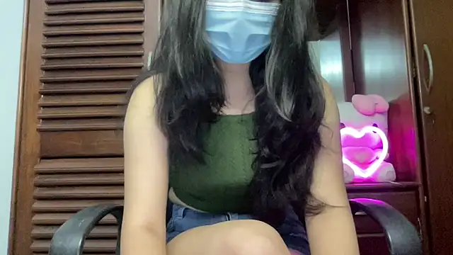 Snapshot of Princess_Lily chatting on 10.15.25 Princess Lily online show from 10.15.25