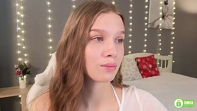 Snapshot of CutieBeauty chatting on 12.31.24 CutieBeauty online show from 12.31.24
