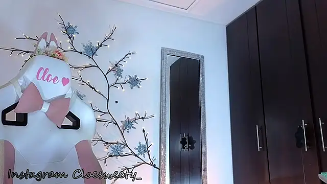 Snapshot of Cloesweety chatting on 12.25.24 Cloesweety online show from 12.25.24