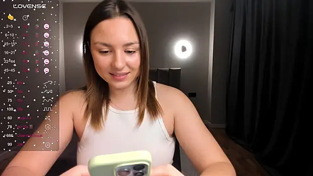 Snapshot of ThreeshaWhite chatting on 02.11.25 ThreeshaWhite online show from 02.11.25