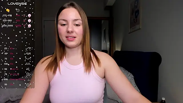 Snapshot of ThreeshaWhite chatting on 02.28.25 ThreeshaWhite online show from 02.28.25