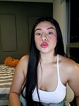 Snapshot of tara20_ chatting on 10.19.25 tara20  online show from 10.19.25