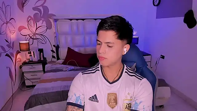 Snapshot of Niicky1_ chatting on 12.06.24 Niicky1 online show from 12.06.24