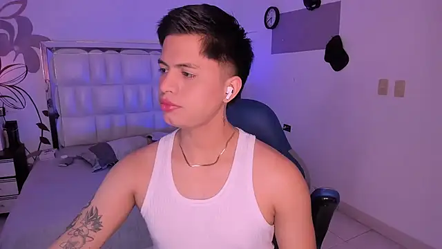 Snapshot of Niicky1_ chatting on 12.08.24 Niicky1 online show from 12.08.24