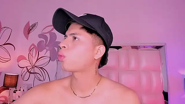 Snapshot of Niicky1_ chatting on 12.12.24 Niicky1 online show from 12.12.24