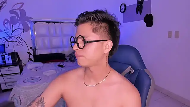 Snapshot of Niicky1_ chatting on 02.13.25 Niicky1 online show from 02.13.25