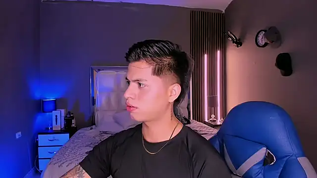 Snapshot of Niicky1_ chatting on 03.18.25 Niicky1 online show from 03.18.25