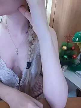 Snapshot of Elza_kom chatting on 12.28.24 Elza kom online show from 12.28.24