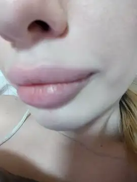 Snapshot of Elza_kom chatting on 02.21.25 Elza kom online show from 02.21.25