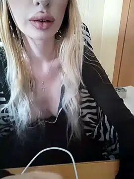Snapshot of Elza_kom chatting on 02.22.25 Elza kom online show from 02.22.25