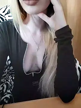 Snapshot of Elza_kom chatting on 03.05.25 Elza kom online show from 03.05.25