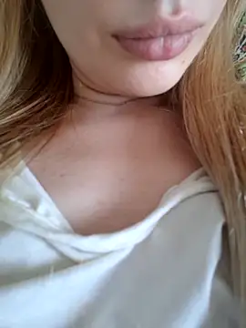 Snapshot of Elza_kom chatting on 09.14.25 Elza kom online show from 09.14.25