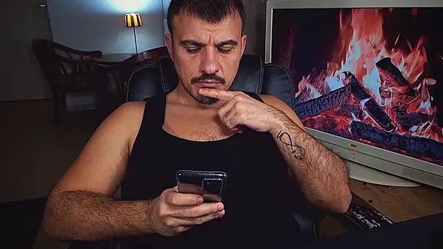 Snapshot of officeman7 chatting on 01.24.25 officeman7 online show from 01.24.25