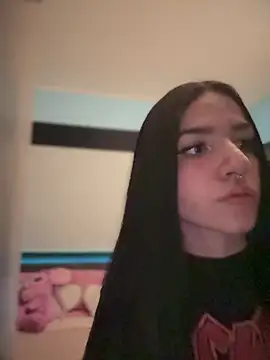 Snapshot of ShannonShanny chatting on 03.18.25 ShannonShanny online show from 03.18.25