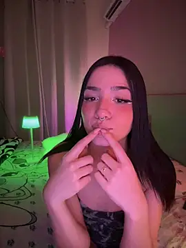 Snapshot of ShannonShanny chatting on 10.17.25 ShannonShanny online show from 10.17.25