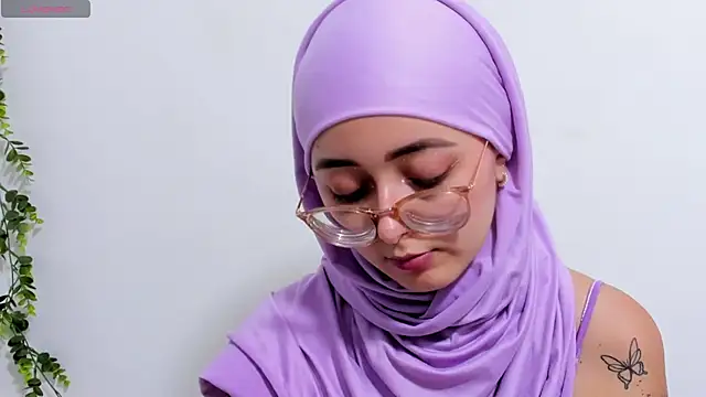 Snapshot of aysel_elid chatting on 02.14.25 aysel elid online show from 02.14.25