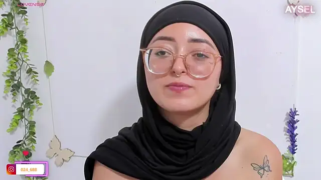 Snapshot of aysel_elid chatting on 03.22.25 aysel elid online show from 03.22.25