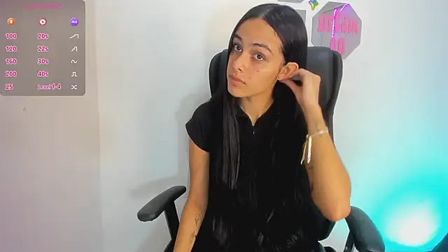 Snapshot of ChloeHarper_ chatting on 12.30.24 ChloeHarper online show from 12.30.24