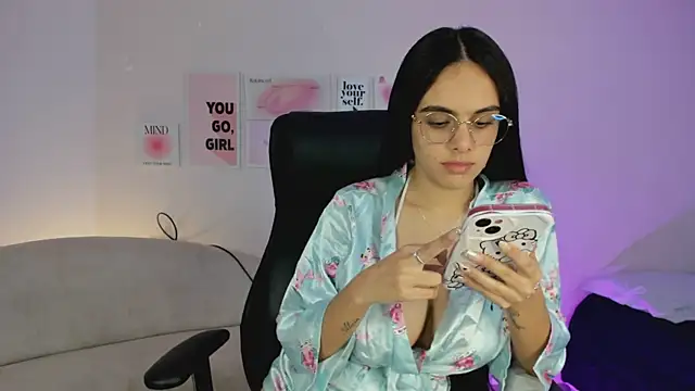 Snapshot of ChloeHarper_ chatting on 02.10.25 ChloeHarper online show from 02.10.25