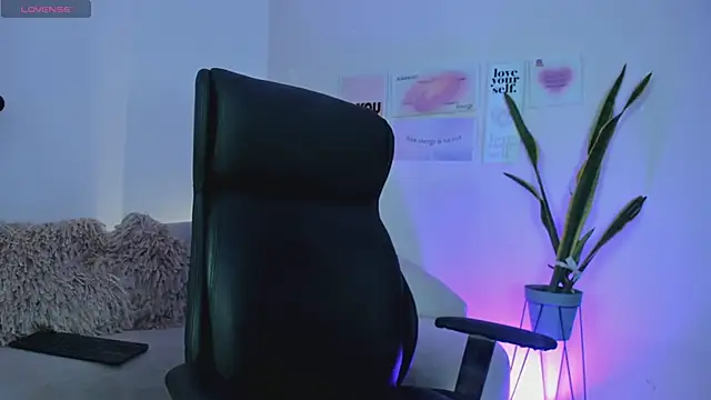 Snapshot of ChloeHarper_ chatting on 02.14.25 ChloeHarper online show from 02.14.25