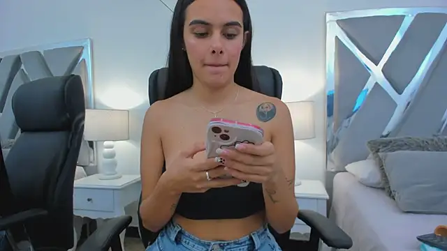 Snapshot of ChloeHarper_ chatting on 03.15.25 ChloeHarper online show from 03.15.25