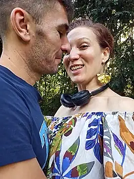 Snapshot of Exhibitionsplit chatting on 10.22.25 Exhibitionsplit online show from 10.22.25