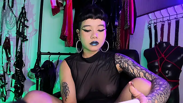 Snapshot of irregular_fetish_ chatting on 09.20.25 irregular fetish online show from 09.20.25