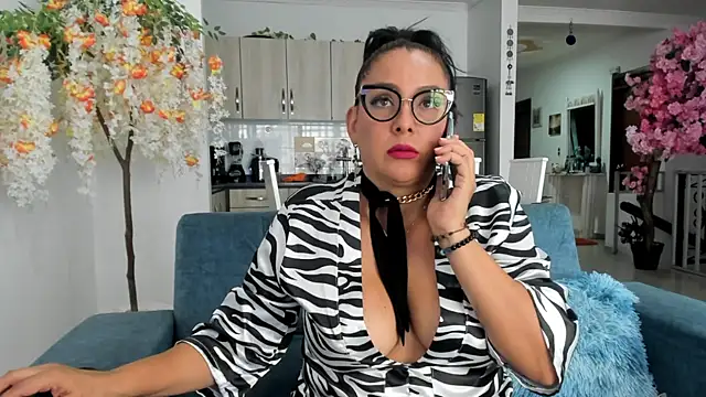 Snapshot of dakota_johnson10 chatting on 10.29.25 dakota johnson10 online show from 10.29.25