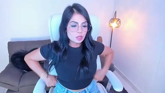 Snapshot of dominique21_ chatting on 12.14.24 dominique21 online show from 12.14.24