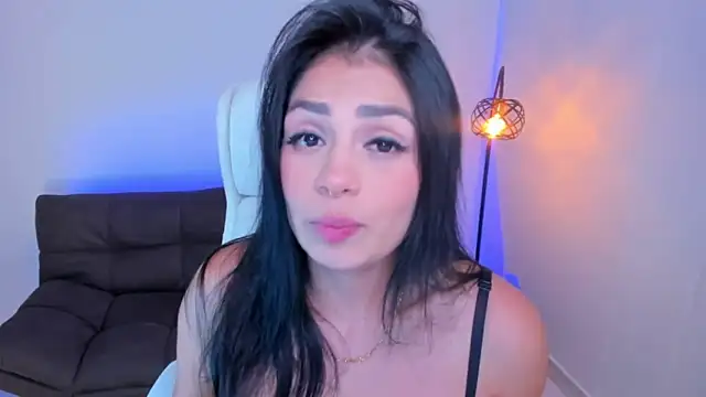 Snapshot of dominique21_ chatting on 12.18.24 dominique21 online show from 12.18.24