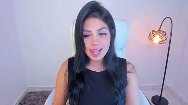 Snapshot of dominique21_ chatting on 01.27.25 dominique21 online show from 01.27.25