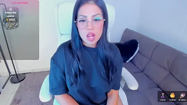 Snapshot of dominique21_ chatting on 02.27.25 dominique21 online show from 02.27.25