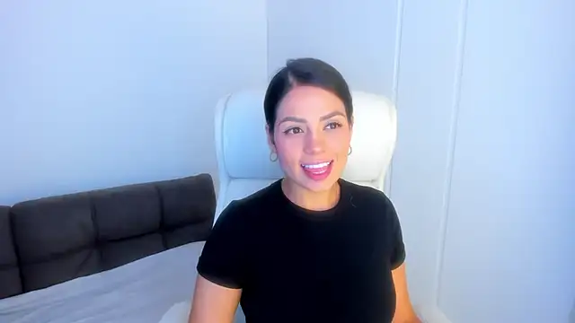 Snapshot of dominique21_ chatting on 10.08.25 dominique21 online show from 10.08.25