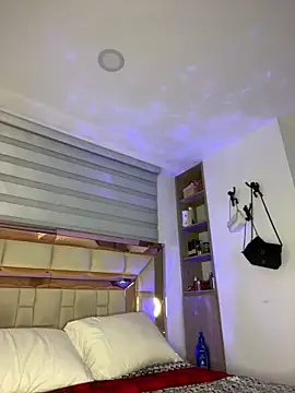 Snapshot of violetta-brown1 chatting on 01.21.25 violetta-brown1 online show from 01.21.25